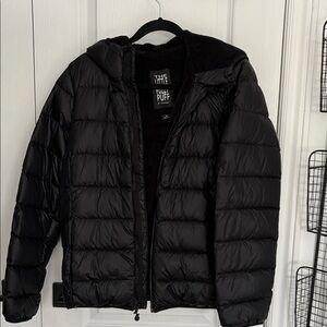 Women’s Aritzia 
The Little Fuzzy Puff
TNActiom